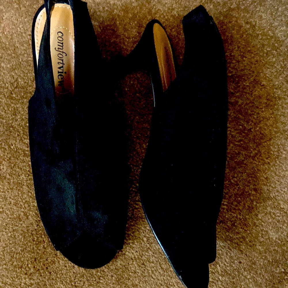 Size 9 comfort view, kitten heel, sling backs with an open toe